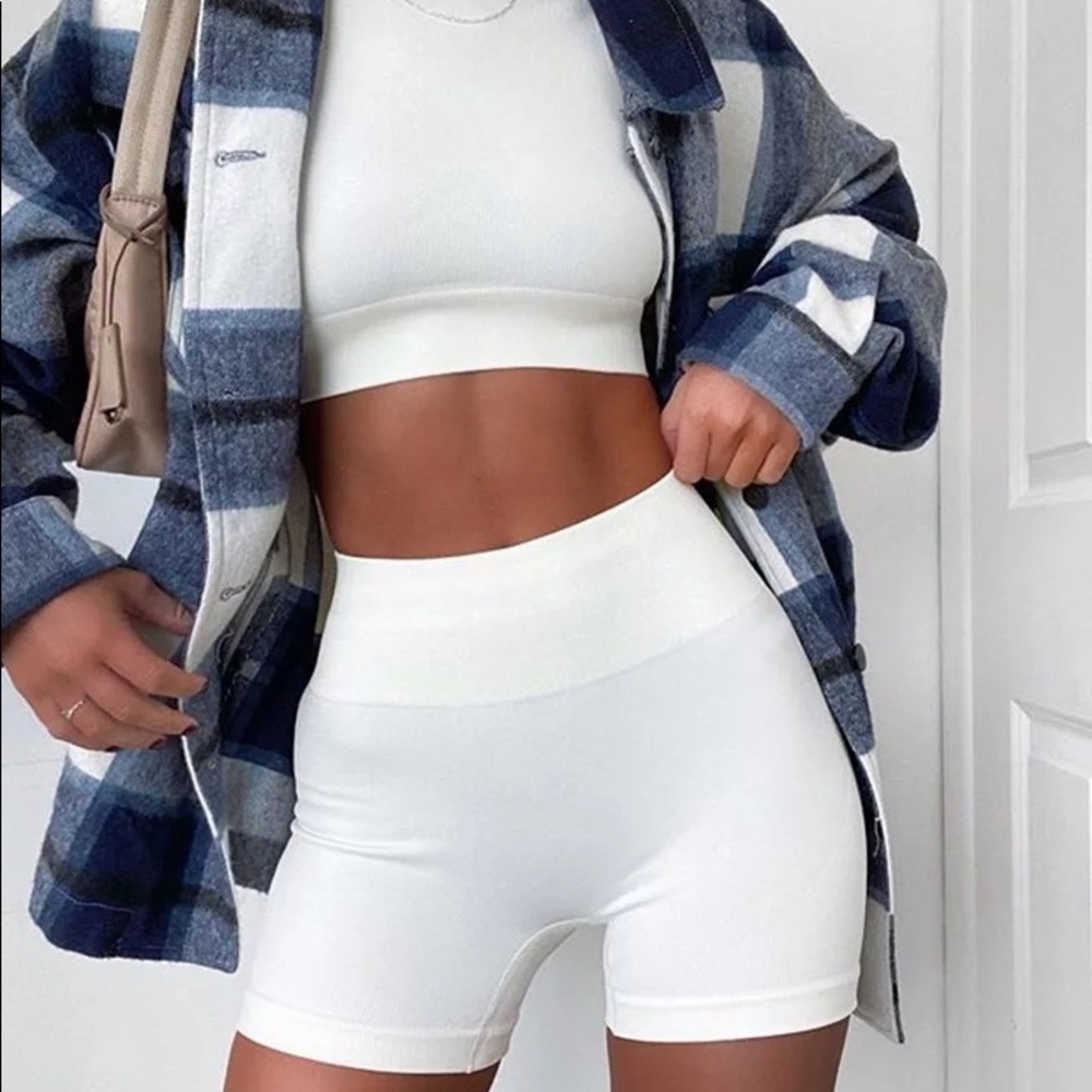 2Pc White Cream Seamless Set (Top + Shorts) - Picture 4 of 8